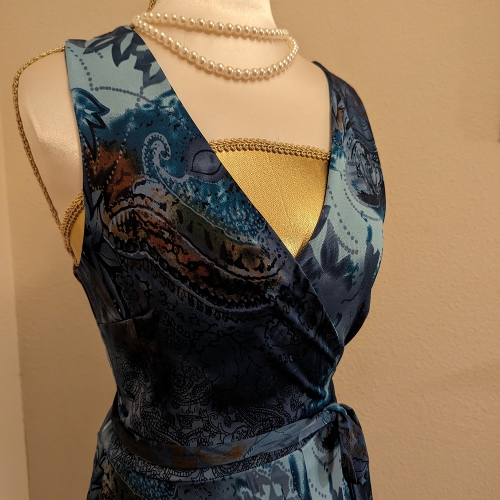 Stunning ocean blue wrap dress with long train, size large - Picture 7 of 8